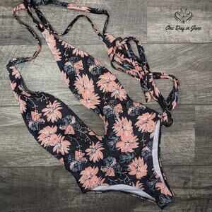 SweatyRocks Sexy Criss Cross Tie Knot Open Back One Piece Swimsuit Size M